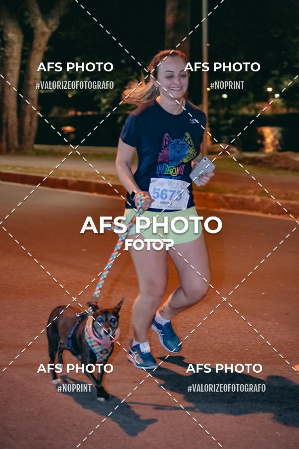 Achetez vos photos de l'vnementNeon Night Run 2019 - Belo Horizonte sur Fotop
