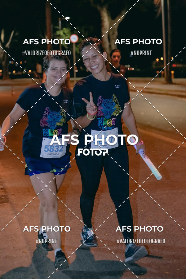 Achetez vos photos de l'vnementNeon Night Run 2019 - Belo Horizonte sur Fotop