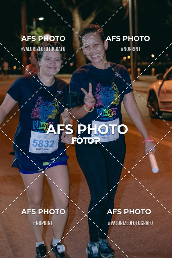 Achetez vos photos de l'vnementNeon Night Run 2019 - Belo Horizonte sur Fotop