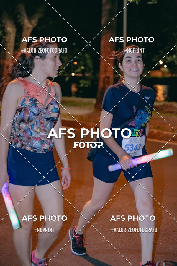 Achetez vos photos de l'vnementNeon Night Run 2019 - Belo Horizonte sur Fotop