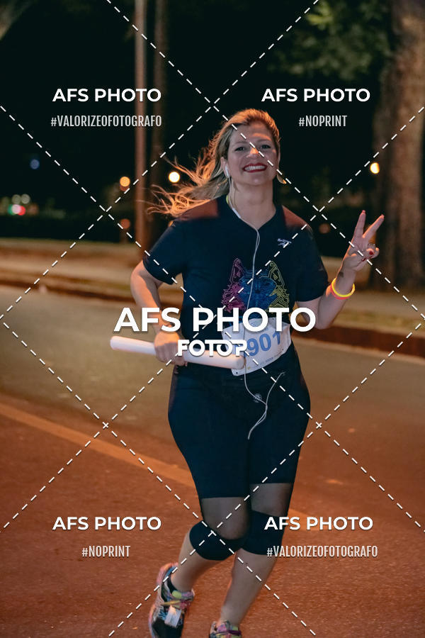 Achetez vos photos de l'vnementNeon Night Run 2019 - Belo Horizonte sur Fotop
