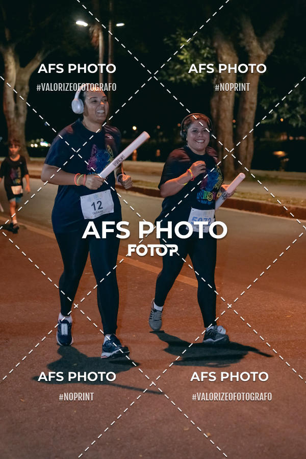 Achetez vos photos de l'vnementNeon Night Run 2019 - Belo Horizonte sur Fotop