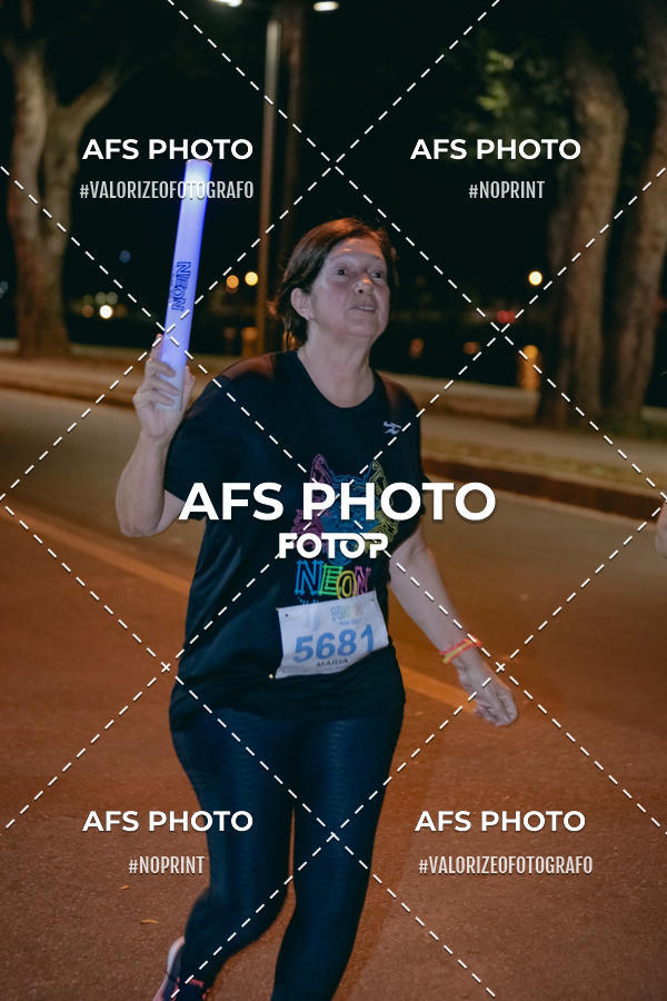 Achetez vos photos de l'vnementNeon Night Run 2019 - Belo Horizonte sur Fotop