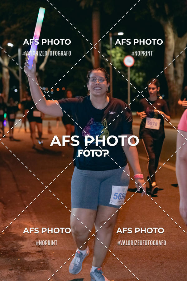 Achetez vos photos de l'vnementNeon Night Run 2019 - Belo Horizonte sur Fotop