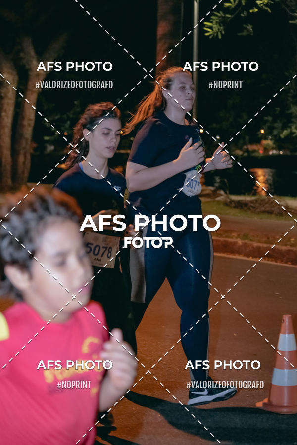 Achetez vos photos de l'vnementNeon Night Run 2019 - Belo Horizonte sur Fotop