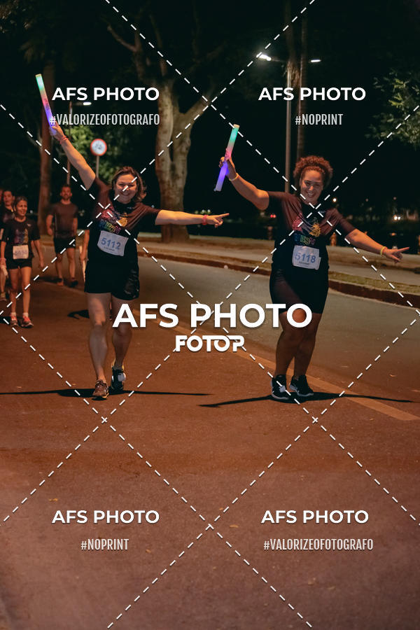Achetez vos photos de l'vnementNeon Night Run 2019 - Belo Horizonte sur Fotop