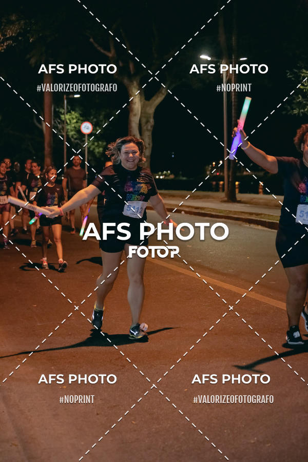 Achetez vos photos de l'vnementNeon Night Run 2019 - Belo Horizonte sur Fotop