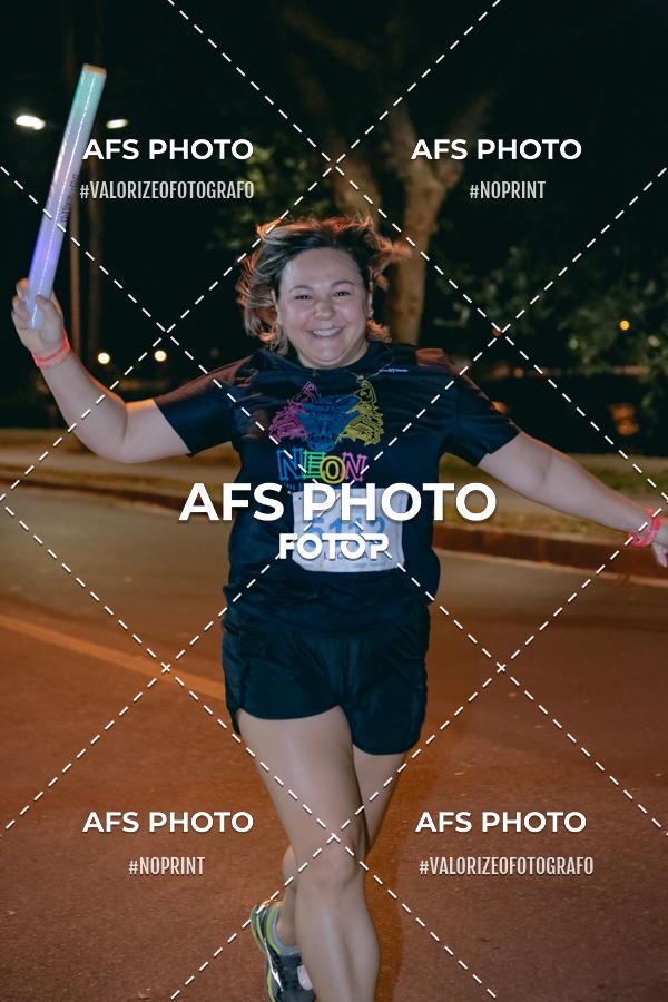 Achetez vos photos de l'vnementNeon Night Run 2019 - Belo Horizonte sur Fotop