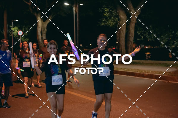 Achetez vos photos de l'vnementNeon Night Run 2019 - Belo Horizonte sur Fotop