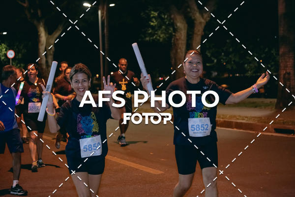 Achetez vos photos de l'vnementNeon Night Run 2019 - Belo Horizonte sur Fotop