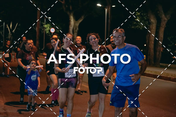 Achetez vos photos de l'vnementNeon Night Run 2019 - Belo Horizonte sur Fotop