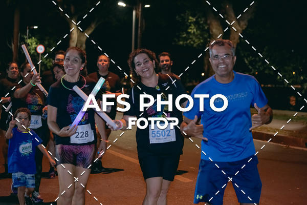 Achetez vos photos de l'vnementNeon Night Run 2019 - Belo Horizonte sur Fotop