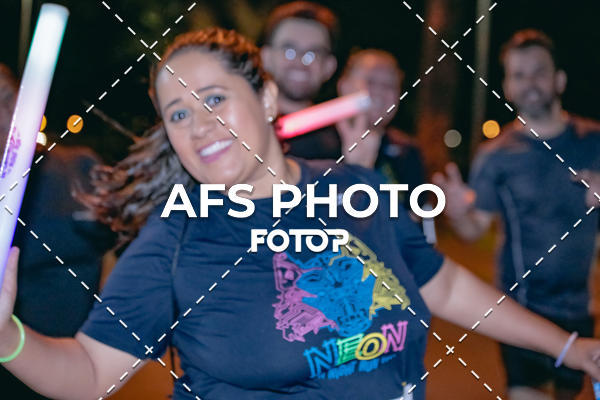 Achetez vos photos de l'vnementNeon Night Run 2019 - Belo Horizonte sur Fotop