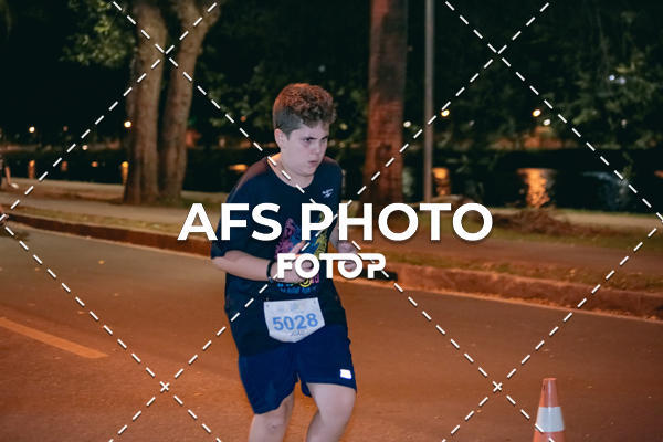 Achetez vos photos de l'vnementNeon Night Run 2019 - Belo Horizonte sur Fotop