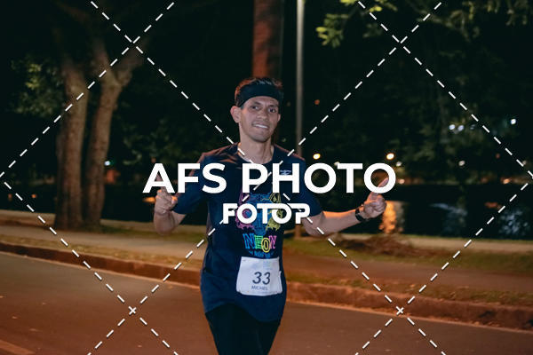 Achetez vos photos de l'vnementNeon Night Run 2019 - Belo Horizonte sur Fotop
