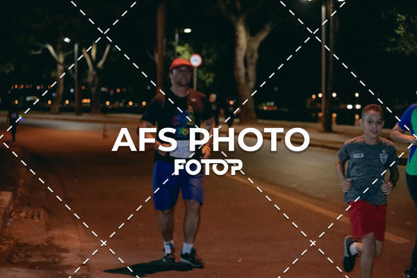 Achetez vos photos de l'vnementNeon Night Run 2019 - Belo Horizonte sur Fotop