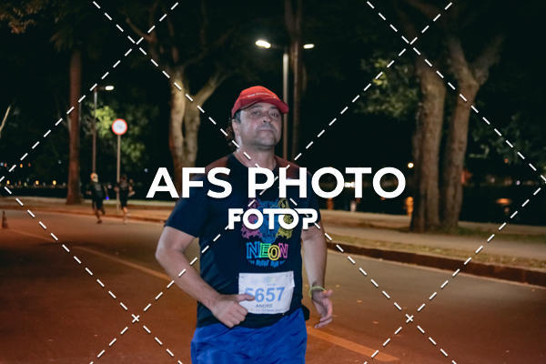 Achetez vos photos de l'vnementNeon Night Run 2019 - Belo Horizonte sur Fotop