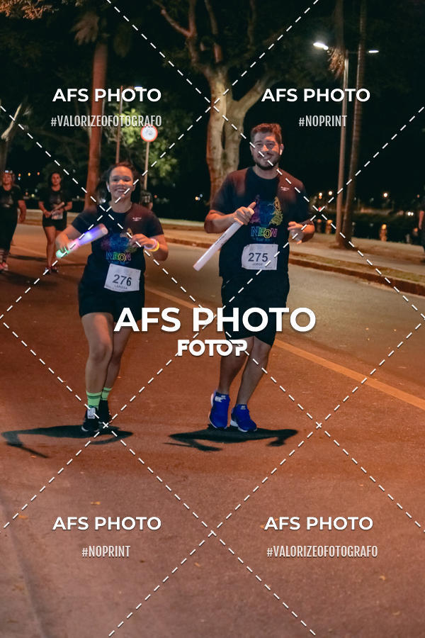 Achetez vos photos de l'vnementNeon Night Run 2019 - Belo Horizonte sur Fotop