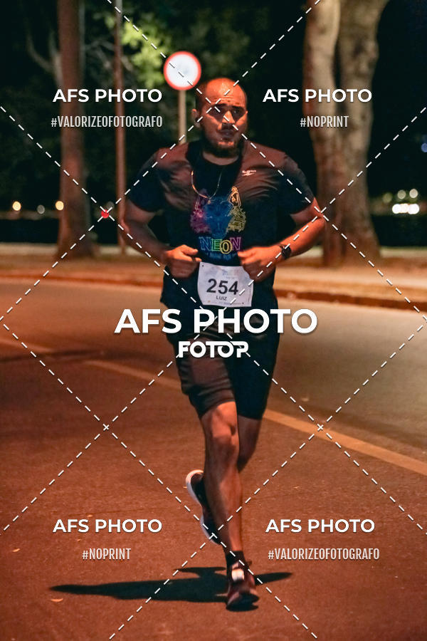Acquista le foto dell'eventoNeon Night Run 2019 - Belo Horizonte in Fotop