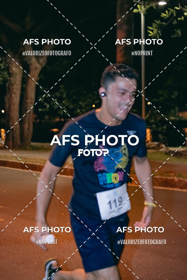 Compre suas fotos do eventoNeon Night Run 2019 - Belo Horizonte no Fotop