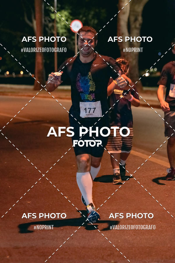 Compre suas fotos do eventoNeon Night Run 2019 - Belo Horizonte no Fotop