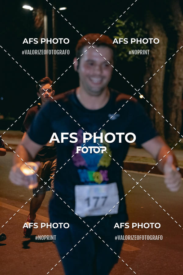 Compre suas fotos do eventoNeon Night Run 2019 - Belo Horizonte no Fotop