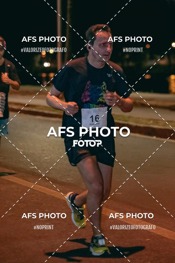 Compra tus fotos del eventoNeon Night Run 2019 - Belo Horizonte En Fotop