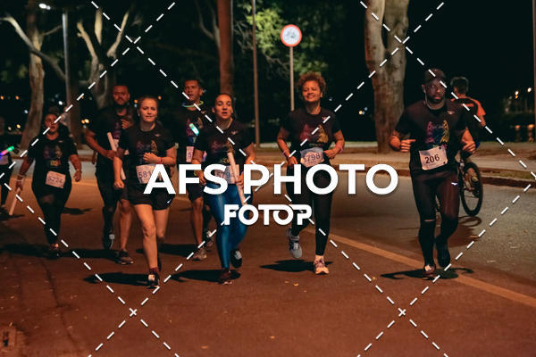Achetez vos photos de l'vnementNeon Night Run 2019 - Belo Horizonte sur Fotop