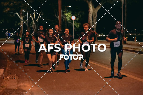 Achetez vos photos de l'vnementNeon Night Run 2019 - Belo Horizonte sur Fotop