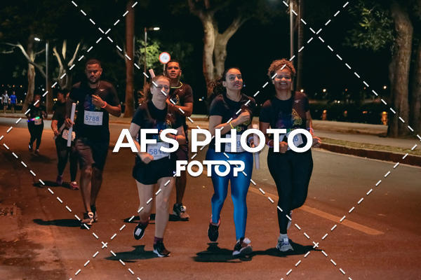 Achetez vos photos de l'vnementNeon Night Run 2019 - Belo Horizonte sur Fotop