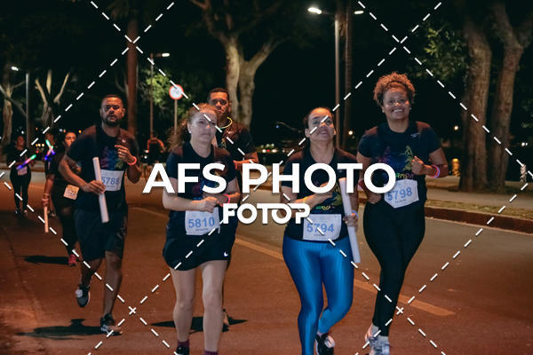 Achetez vos photos de l'vnementNeon Night Run 2019 - Belo Horizonte sur Fotop