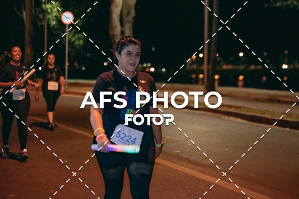 Achetez vos photos de l'vnementNeon Night Run 2019 - Belo Horizonte sur Fotop