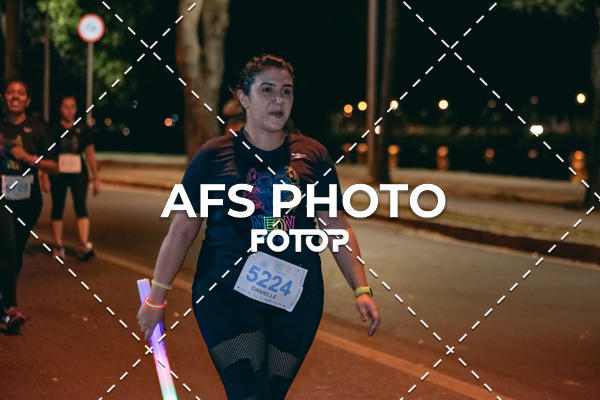 Achetez vos photos de l'vnementNeon Night Run 2019 - Belo Horizonte sur Fotop