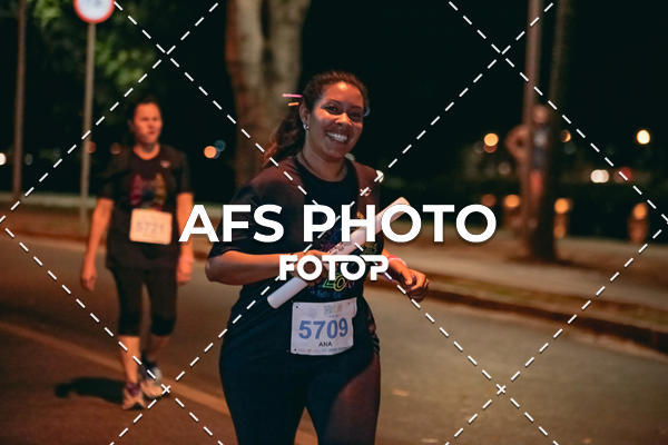 Achetez vos photos de l'vnementNeon Night Run 2019 - Belo Horizonte sur Fotop