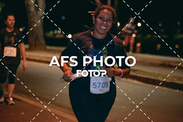 Achetez vos photos de l'vnementNeon Night Run 2019 - Belo Horizonte sur Fotop