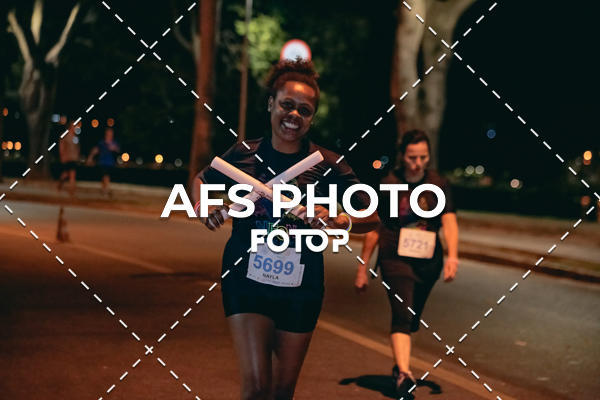 Achetez vos photos de l'vnementNeon Night Run 2019 - Belo Horizonte sur Fotop
