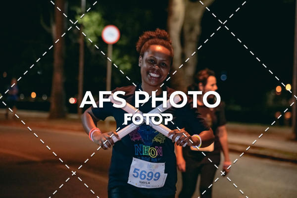 Achetez vos photos de l'vnementNeon Night Run 2019 - Belo Horizonte sur Fotop