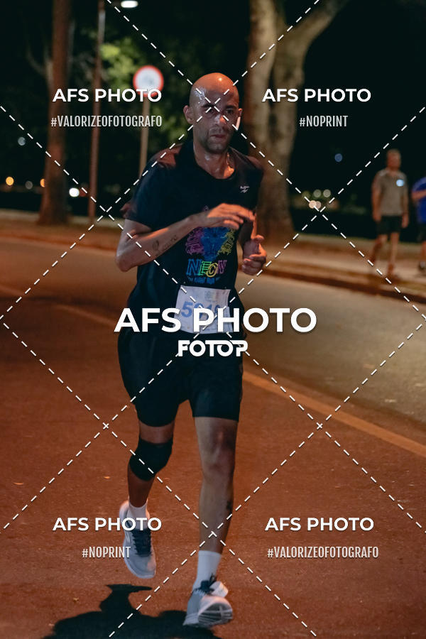 Achetez vos photos de l'vnementNeon Night Run 2019 - Belo Horizonte sur Fotop