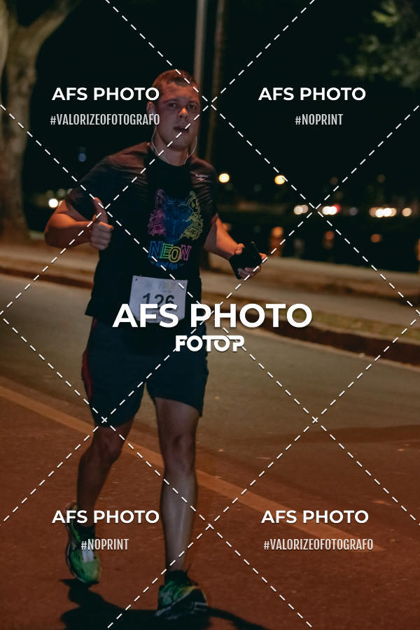 Achetez vos photos de l'vnementNeon Night Run 2019 - Belo Horizonte sur Fotop