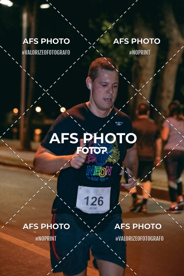 Achetez vos photos de l'vnementNeon Night Run 2019 - Belo Horizonte sur Fotop
