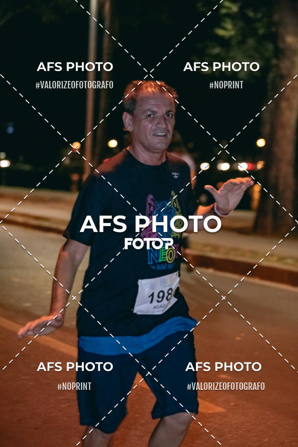 Achetez vos photos de l'vnementNeon Night Run 2019 - Belo Horizonte sur Fotop