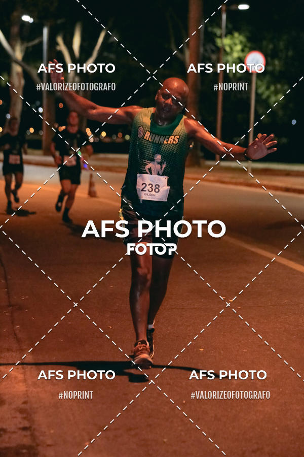 Achetez vos photos de l'vnementNeon Night Run 2019 - Belo Horizonte sur Fotop