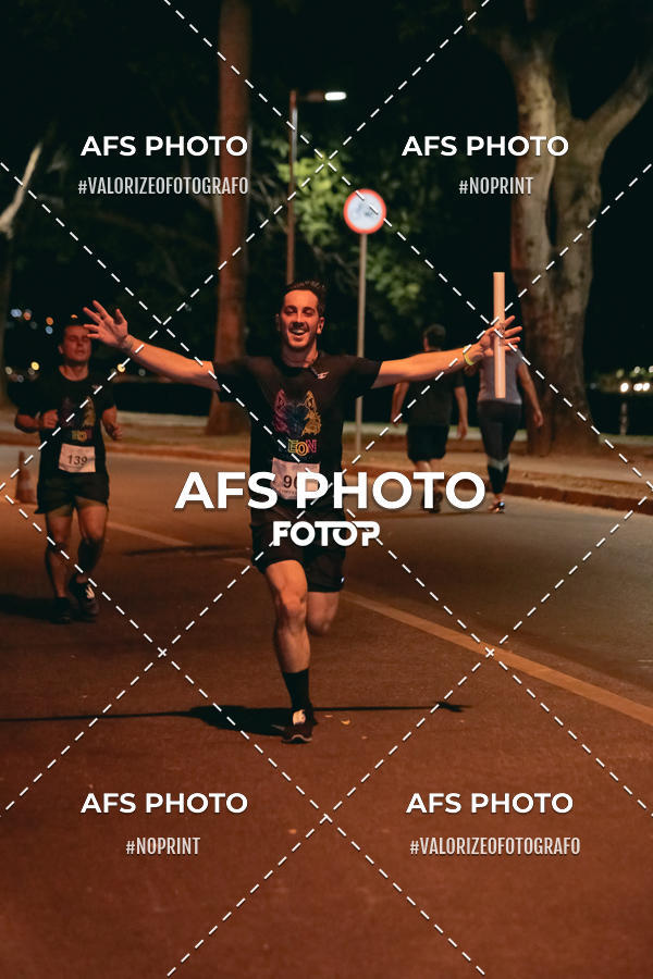 Achetez vos photos de l'vnementNeon Night Run 2019 - Belo Horizonte sur Fotop