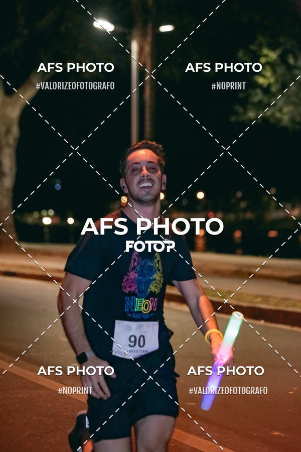 Achetez vos photos de l'vnementNeon Night Run 2019 - Belo Horizonte sur Fotop