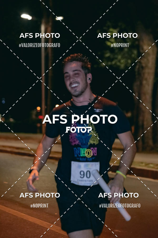 Achetez vos photos de l'vnementNeon Night Run 2019 - Belo Horizonte sur Fotop