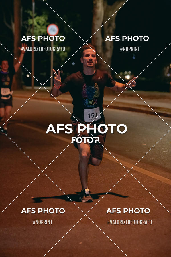 Compra tus fotos del eventoNeon Night Run 2019 - Belo Horizonte En Fotop