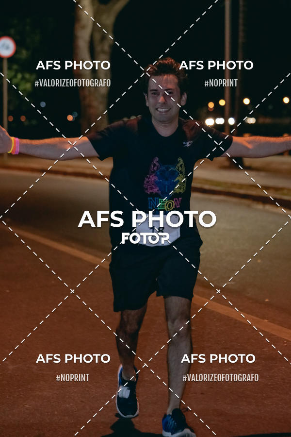 Compra tus fotos del eventoNeon Night Run 2019 - Belo Horizonte En Fotop