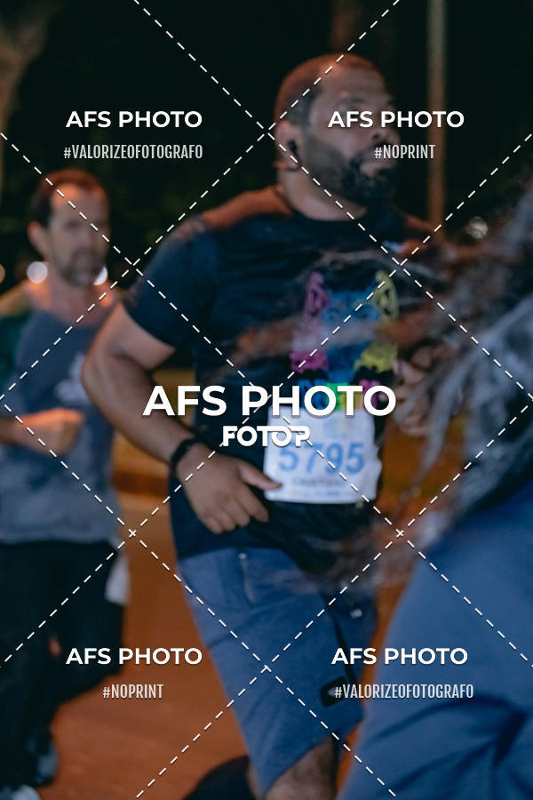 Compre suas fotos do eventoNeon Night Run 2019 - Belo Horizonte no Fotop