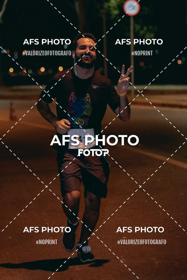 Compre suas fotos do eventoNeon Night Run 2019 - Belo Horizonte no Fotop