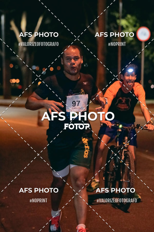 Compre suas fotos do eventoNeon Night Run 2019 - Belo Horizonte no Fotop